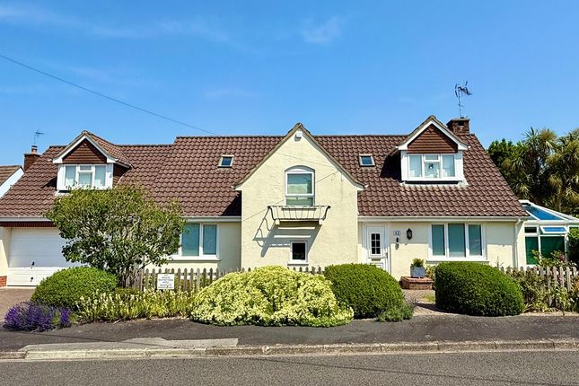 5 bed property, in Noel Close, £999,500