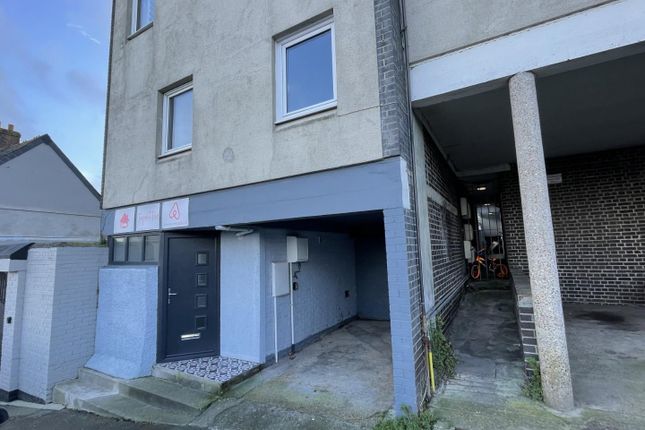 1 bed property, in Fore Street, £93,000