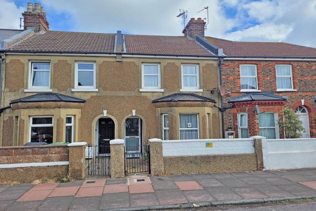 2 bed property, in Bourne Street, £250,000