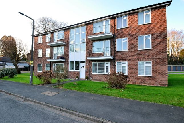 2 bed property, in Damery Court, £199,950