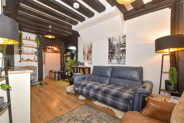 1 bed property, in North Street, £135,000
