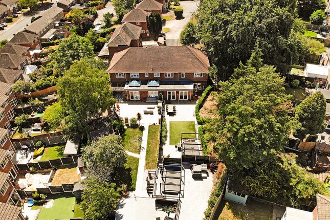 9 bed property, in Barleycorn Drive, £1,000,000