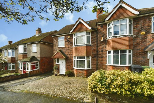 5 bed property, in Craignair Avenue, £550,000