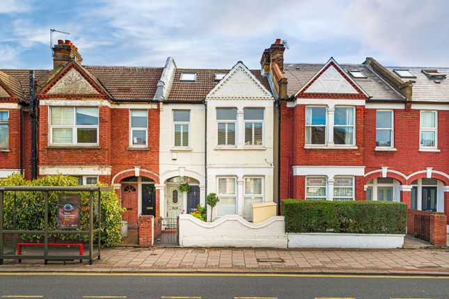 4 bed property, in Merton Road, £635,000