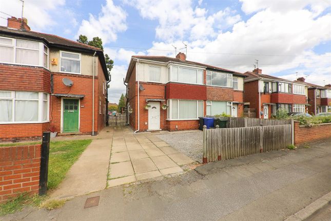 3 bed property, in Harrowden Road, £165,000