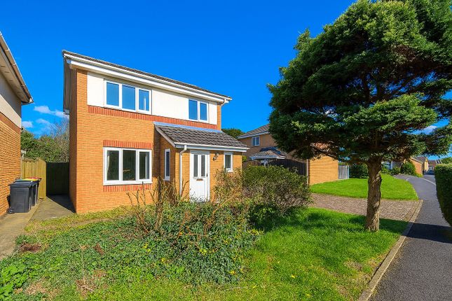 2 bed property, in Cathedral Drive, £230,000