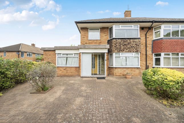 4 bed property, in Porcupine Close, £625,000