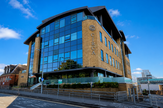 1 bed property, in The Ring, £190,000
