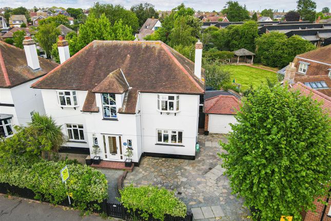 3 bed property, in High Street, £849,995