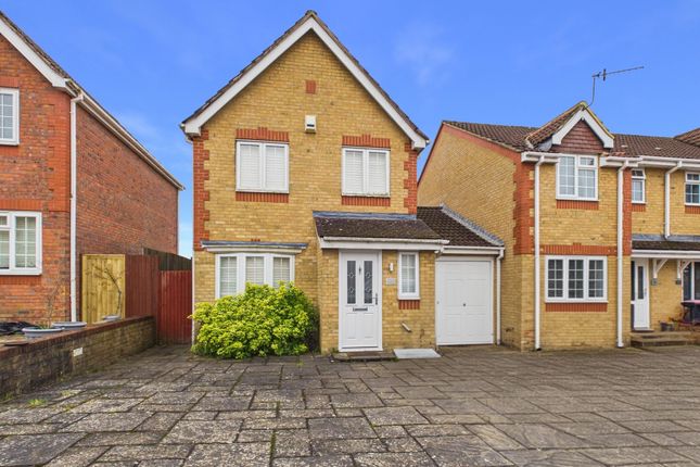 3 bed property, in Lyon Close, £440,000