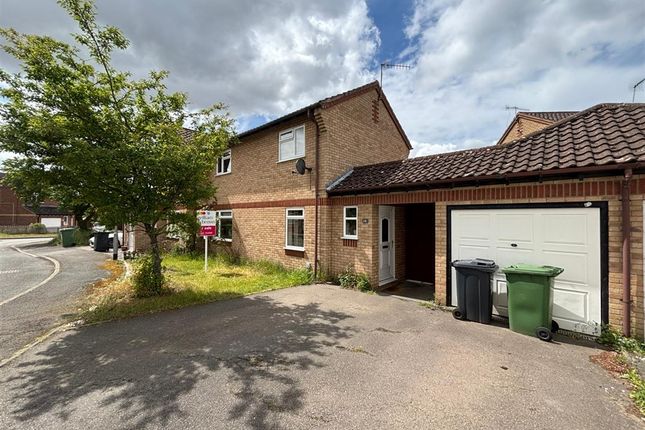 3 bed property, in Thyme Close, £140,000