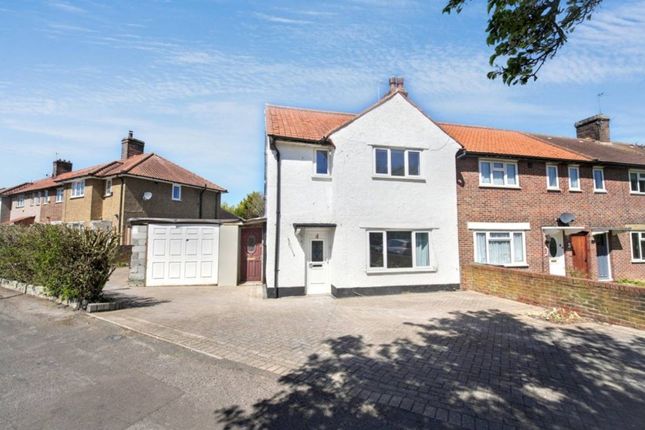 3 bed property, in 4 Dingwall Road, £325,000