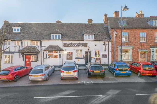 3 bed property, in High Street, £375,000