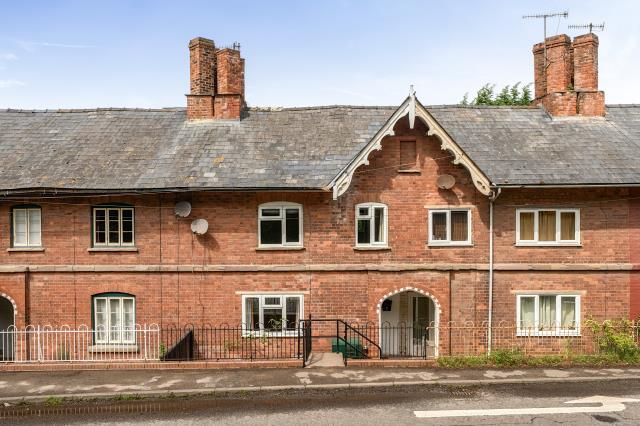 3 bed property, in Brick Terrace, £200,000