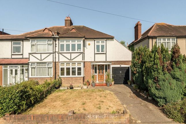 3 bed property, in Chiltern Drive, £850,000