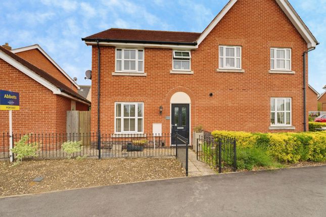 3 bed property, in Brooke Way, £290,000