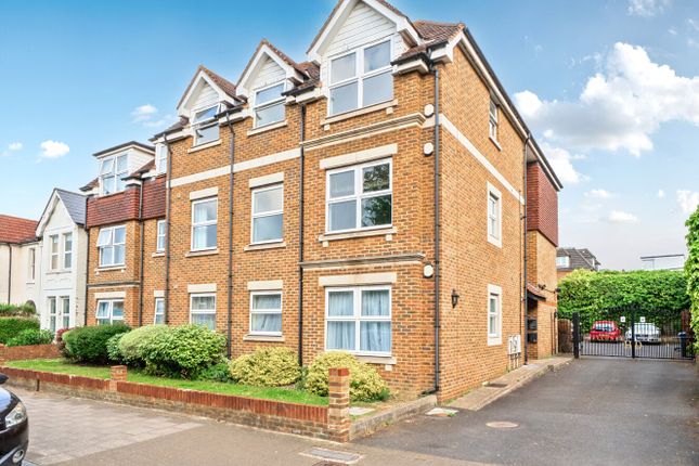 2 bed property, in Ravenscroft Road, £300,000