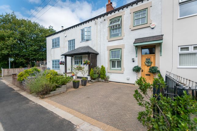 2 bed property, in Markland Hill Lane, £350,000