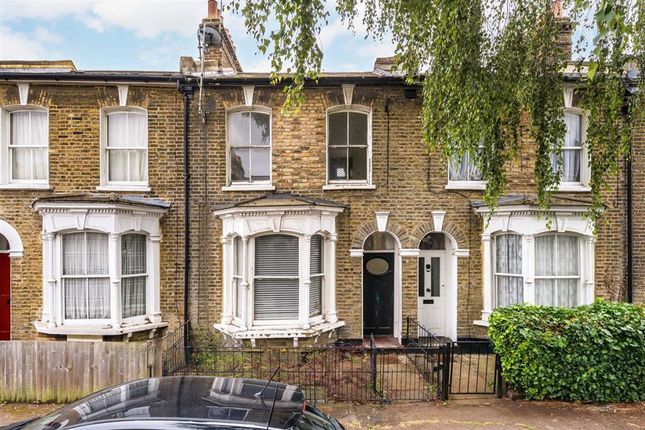 1 bed property, in Wrigglesworth Street, £300,000