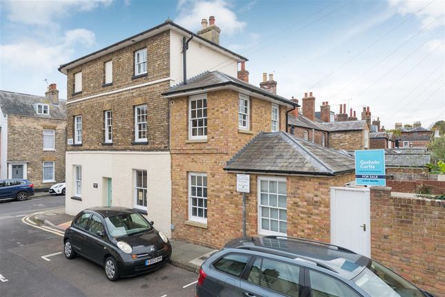 3 bed property, in Orchard Street, £575,000