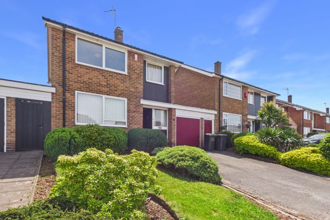 3 bed property, in Blenheim Drive, £300,000