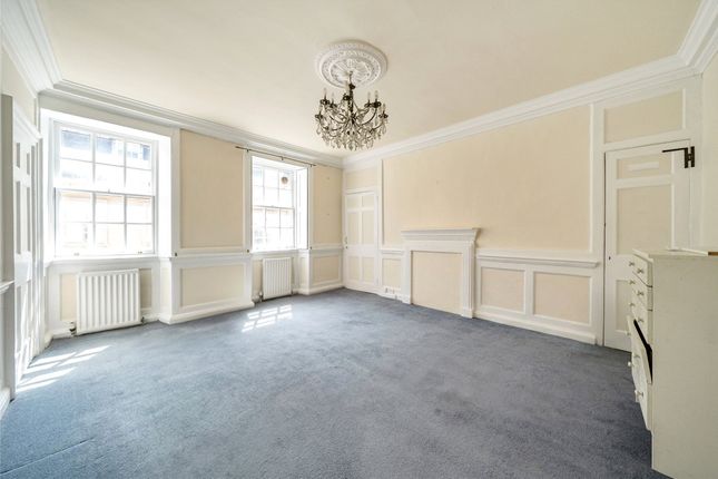 1 bed property, in Hamilton House, £290,000