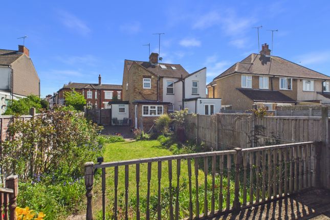 2 bed property, in Heath Road, £315,000