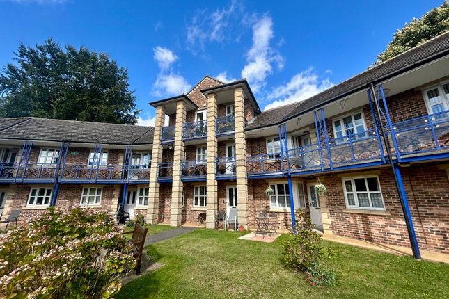 2 bed property, in Avenue Court, £45,000