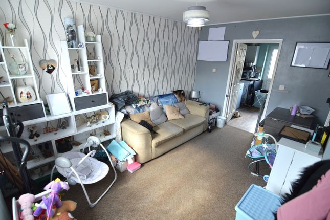 2 bed property, in Kingsgate, £75,000