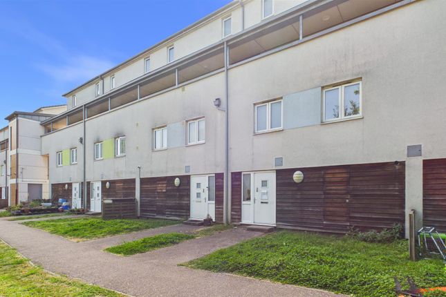 3 bed property, in Fishers Close, £250,000