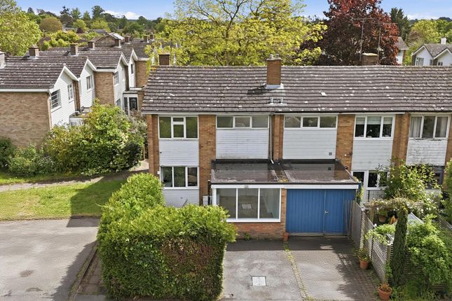 3 bed property, in Edward Fitzgerald Court, £275,000