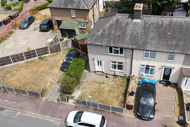 3 bed property, in Rothwell Gardens, £400,000
