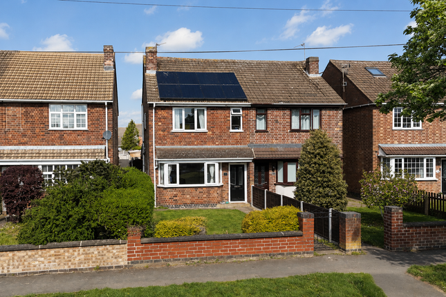 3 bed property, in Dragon Lane, £220,000