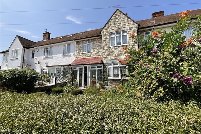 4 bed property, in Finchingfield Avenue, £550,000