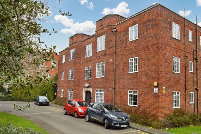 2 bed property, in Stoneygate Court, £160,000