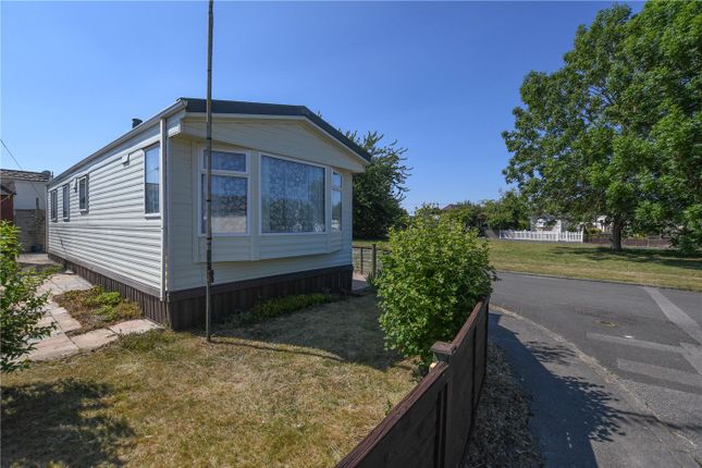 2 bed property, in Grovelands Park, £120,000