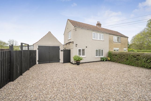 2 bed property, in Welton-Le-Marsh, £180,000