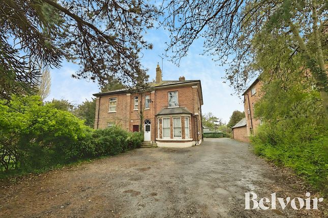 2 bed property, in Tettenhall Road, £140,000