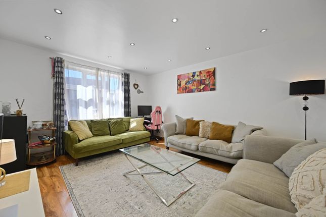 3 bed property, in Darwin Drive, £550,000