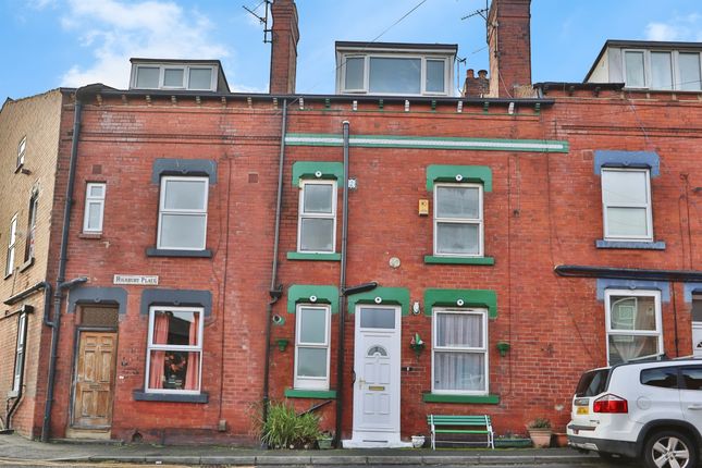 2 bed property, in Highbury Place, £220,000