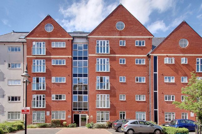2 bed property, in Ushers Court, £150,000