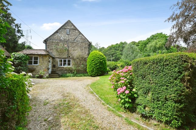2 bed property, in Leggatt Hill, £650,000