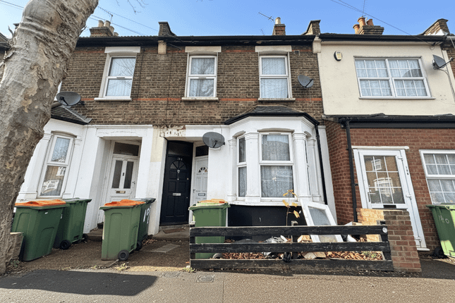 2 bed property, in Wakefield Street, £290,000