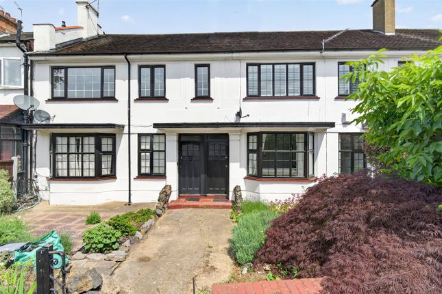 2 bed property, in Cambridge Road, £475,000