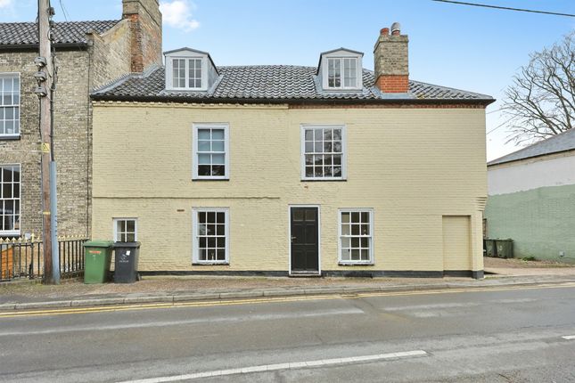 3 bed property, in Dereham Road, £140,000