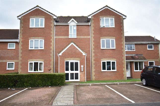 1 bed property, in Great Meadow Road, £130,000