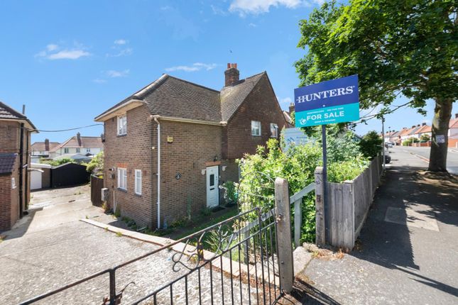3 bed property, in Minet Drive, £515,000