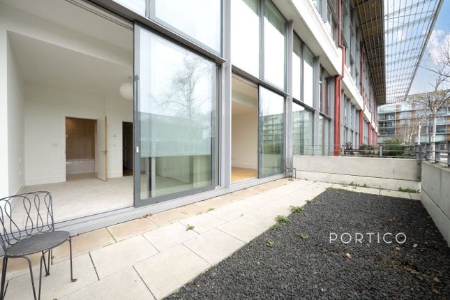 1 bed property, in Highbury Stadium Square, £485,000