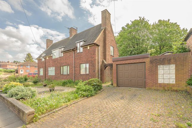 3 bed property, in Barn Close, £285,000
