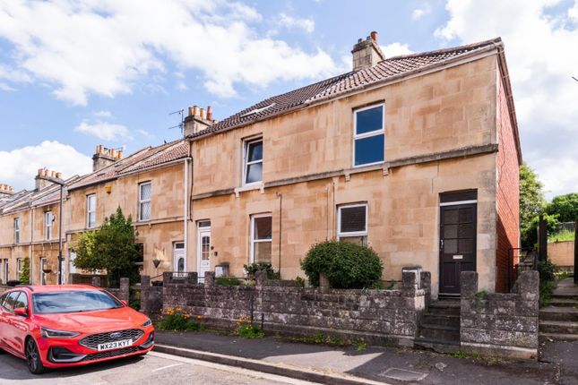 2 bed property, in Highland Road, £210,000